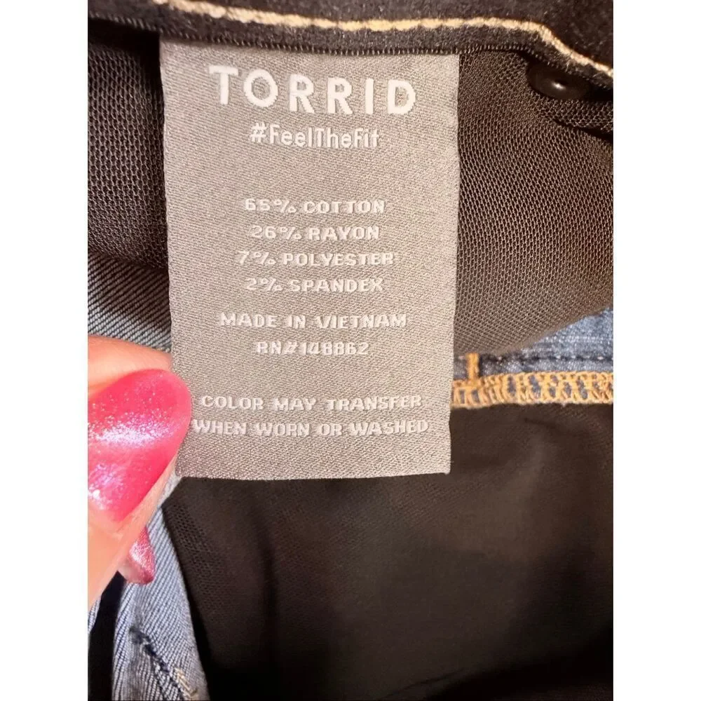 Torrid Womens Blue Cotton Blend Stretch Feel the Fit Denim Jean Shorts Size 10